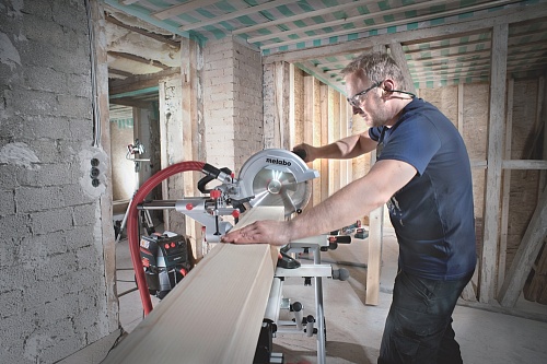 Пила торцовочная Metabo KGS 254 M 602540000 Пила торцовочная Metabo KGS 254 M 602540000